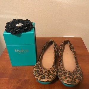 tieks size 7 - leopard print.